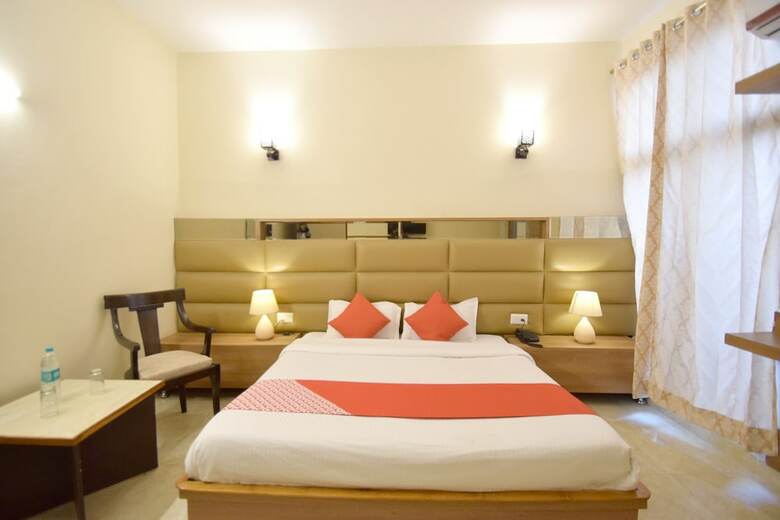 Oyo 11567 Hotel Shivalik Hills