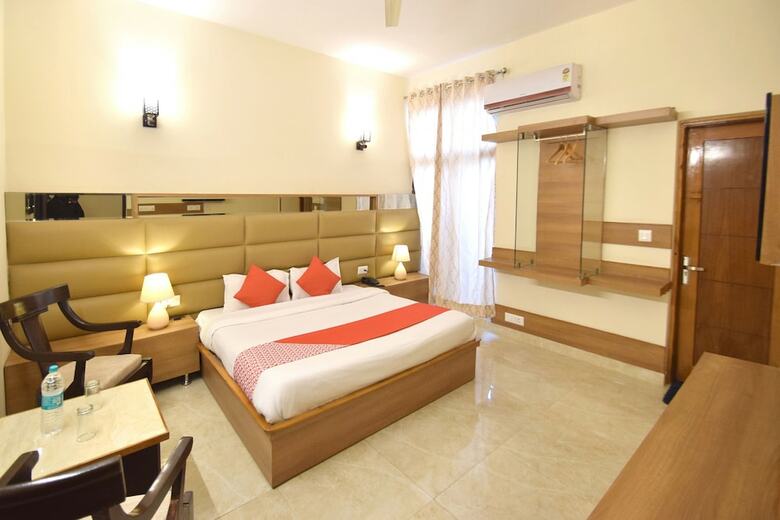 Oyo 11567 Hotel Shivalik Hills