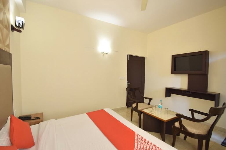 Oyo 11567 Hotel Shivalik Hills