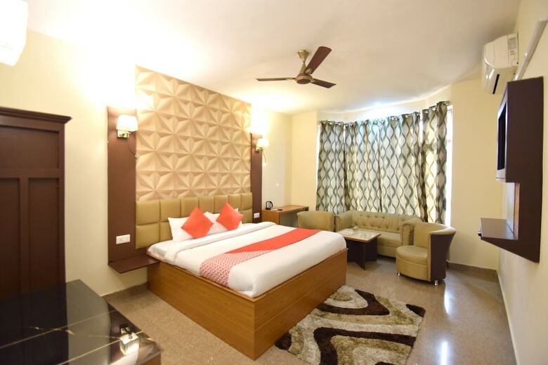 Oyo 11567 Hotel Shivalik Hills