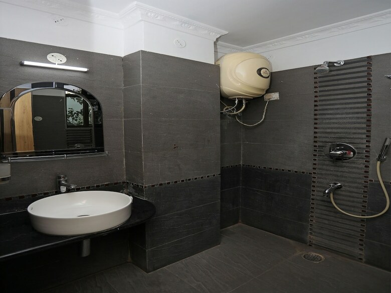 Hotel Oyo 9921 Nesh Inn Heritage