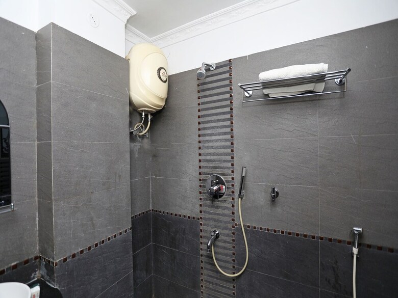 Hotel Oyo 9921 Nesh Inn Heritage