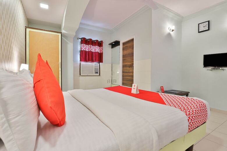 Oyo 11650 Hotel Grand Apple