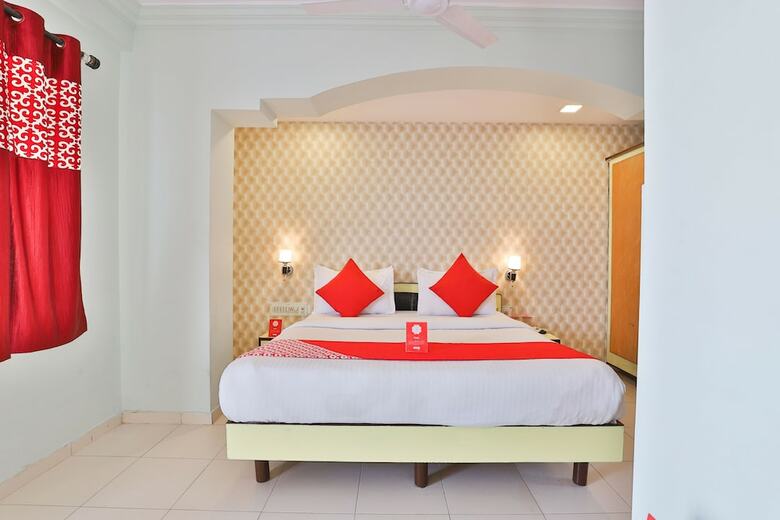 Oyo 11650 Hotel Grand Apple
