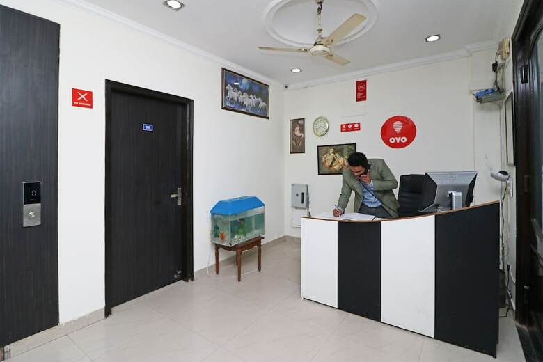 Hotel Oyo 10878 Unitech Cyber Park