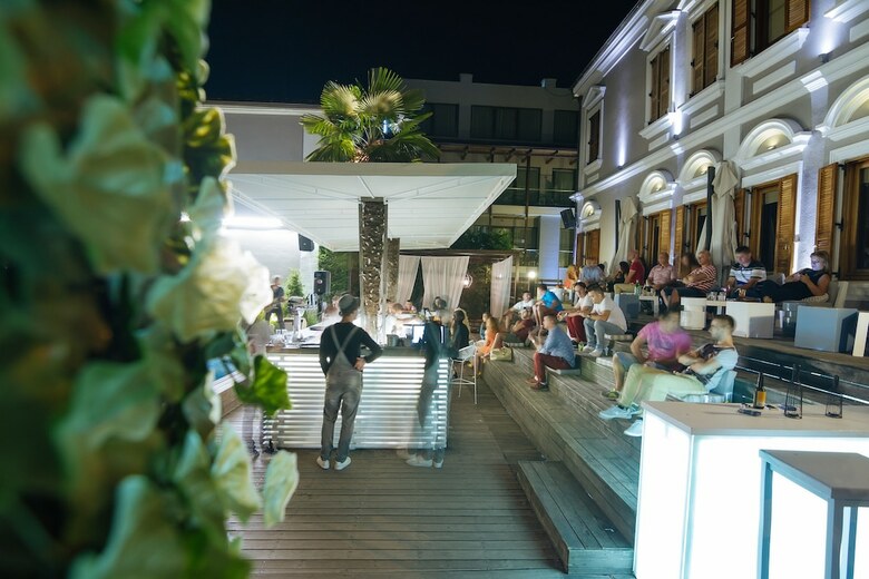 Life Gallery Hotel