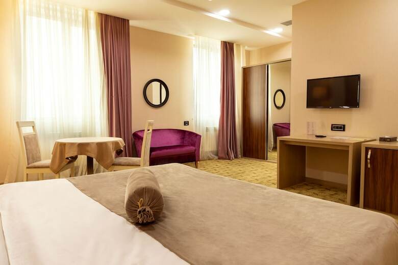 West Shine Hotel