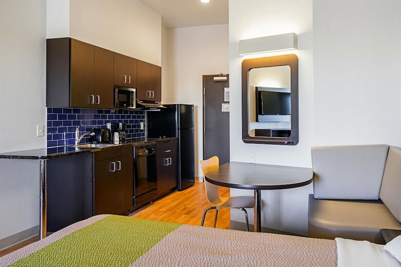 Aparthotel Studio 6 Buda, Tx