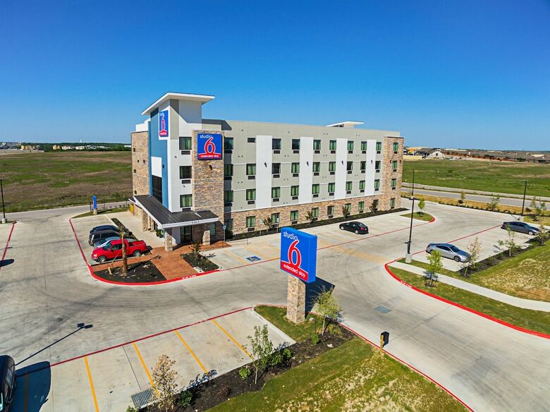 Aparthotel Studio 6 Buda, Tx