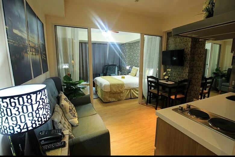 Azure Rio West Wavepool 1br Near Airport