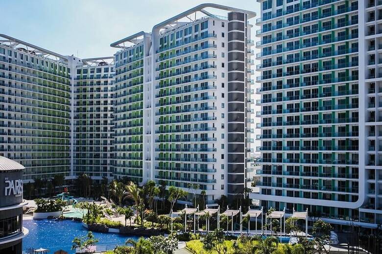 Azure Rio West Wavepool 1br Near Airport