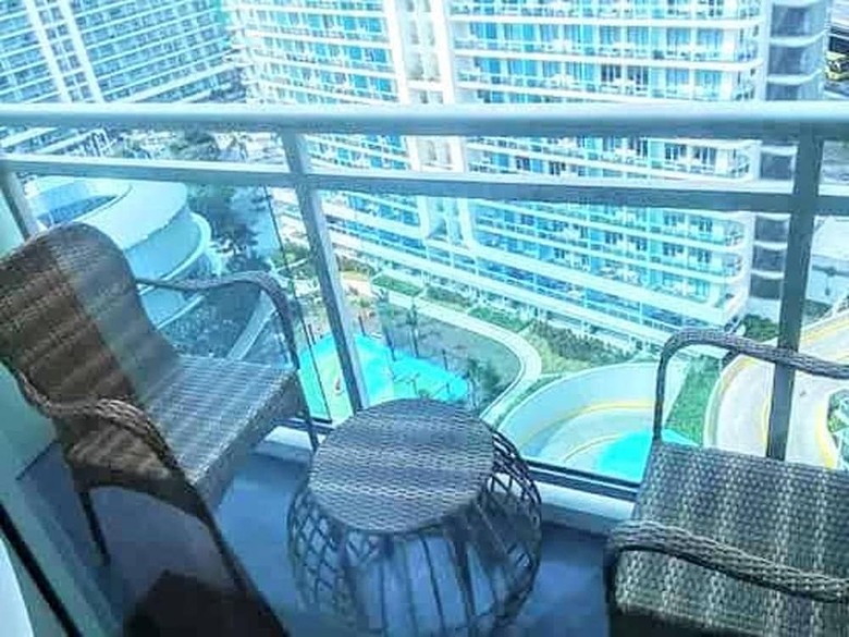 Azure Rio West Wavepool 1br Near Airport