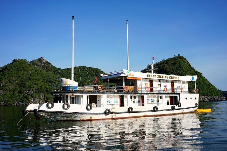Cat Ba Sisters Cruise
