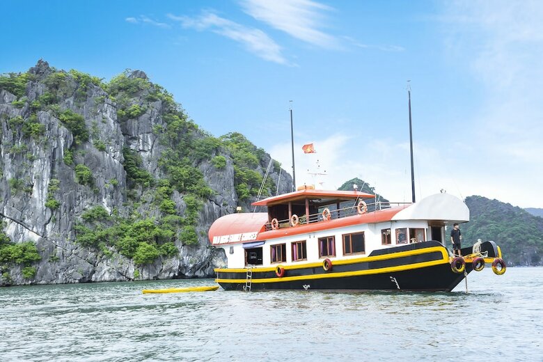 Cat Ba Sisters Cruise