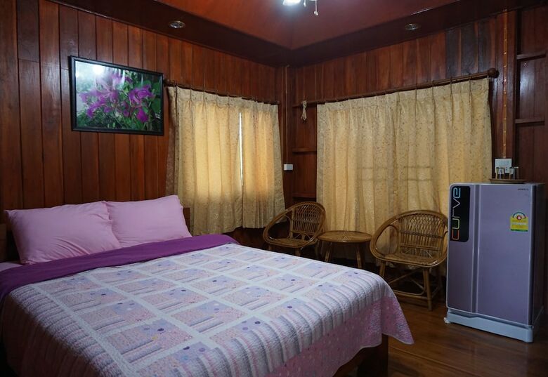 Hotel Settee Homestay