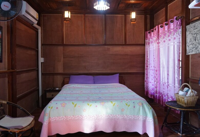 Hotel Settee Homestay