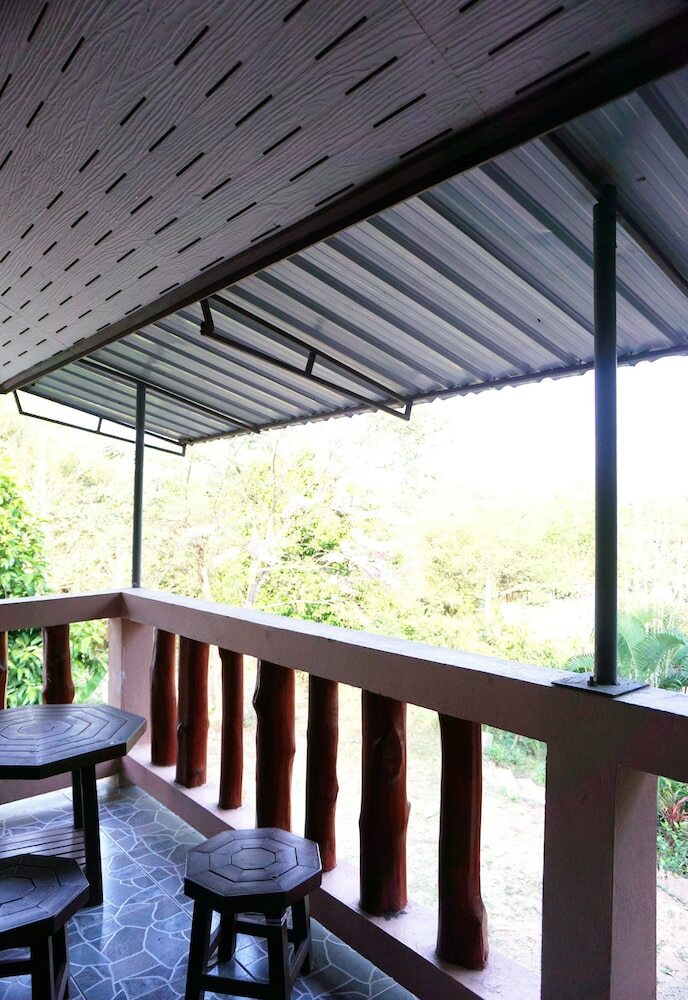 Hotel Settee Homestay
