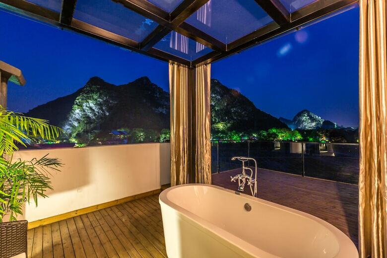 Moon Flower Hotel