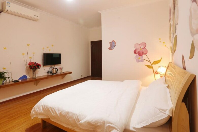 Hostal Flower House Girl Youth Hostel