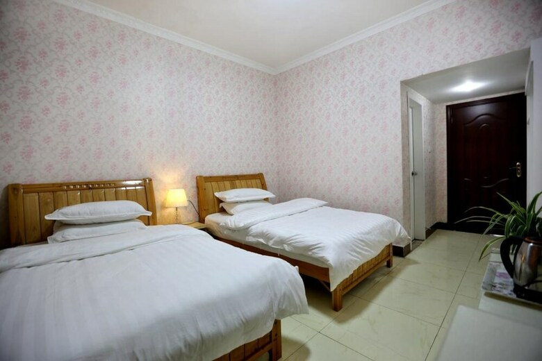 Hostal Flower House Girl Youth Hostel