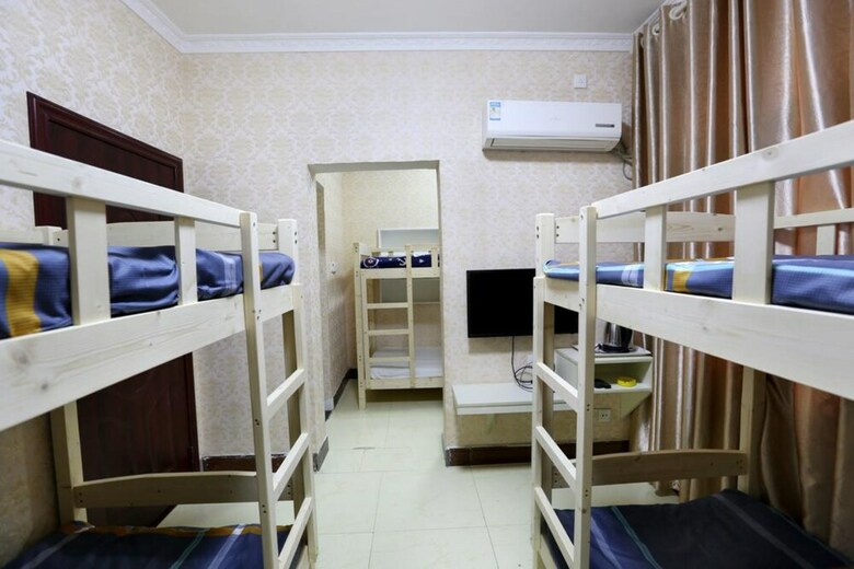 Hostal Flower House Girl Youth Hostel