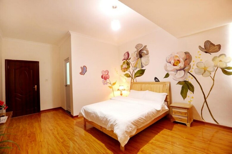 Hostal Flower House Girl Youth Hostel
