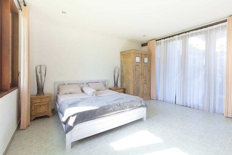 Black Pearl Villa Beachside