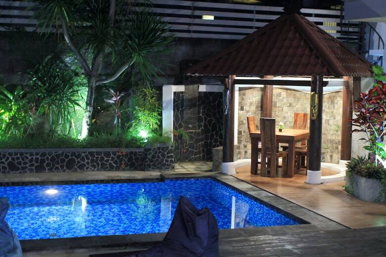 Black Pearl Villa Beachside