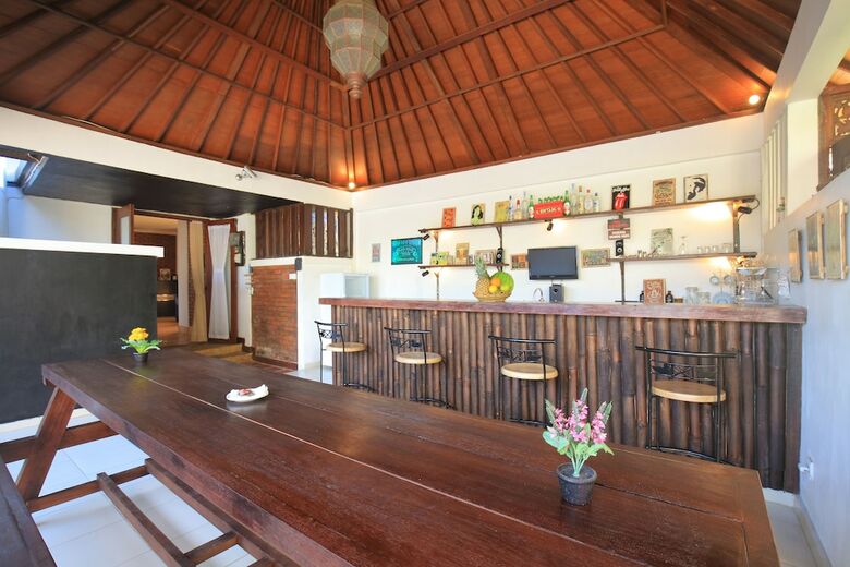 Black Pearl Villa Beachside