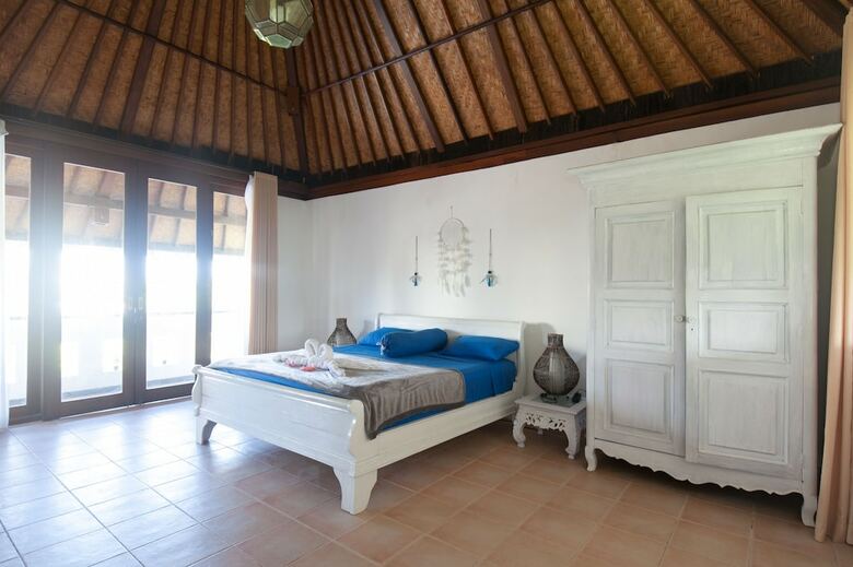 Black Pearl Villa Beachside