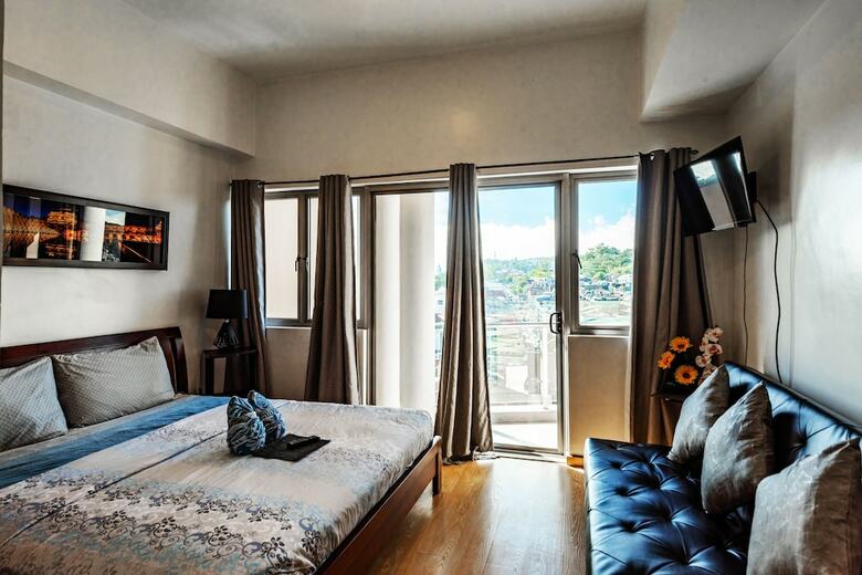 Cedar Peak Condo Near Session Road