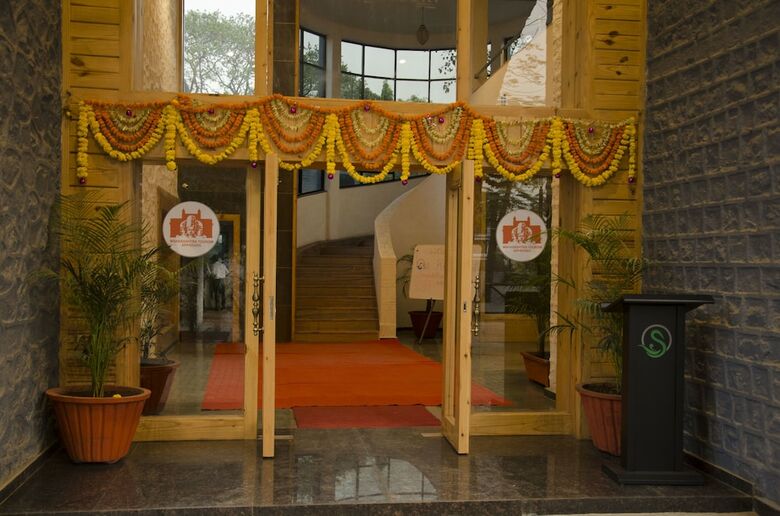 Hotel Sai River Resort