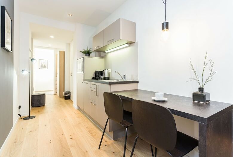 Room 4 Apartments