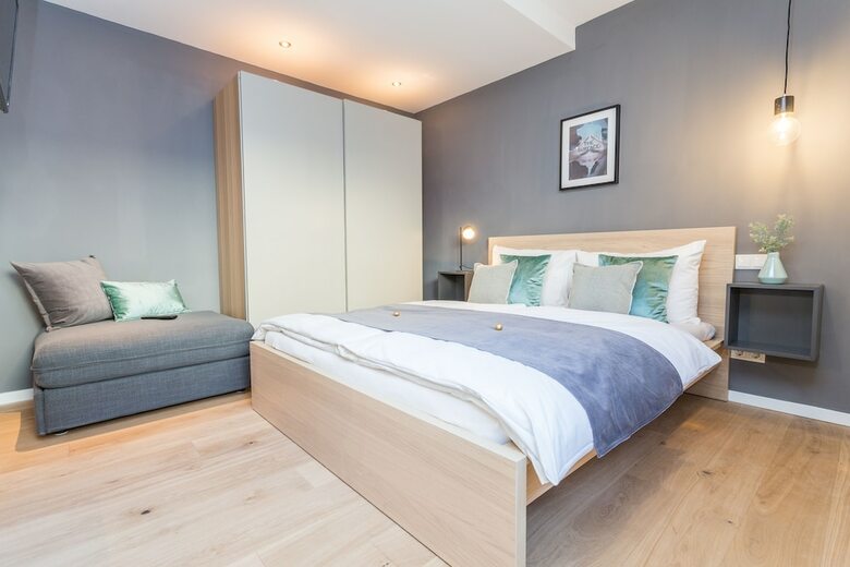 Room 4 Apartments