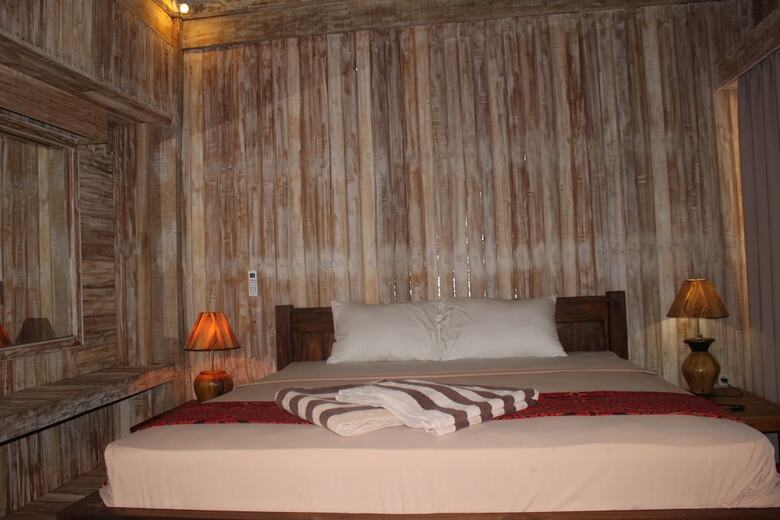 Youpy Bungalows