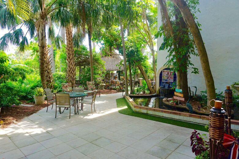Riverside Apartments By The Beach