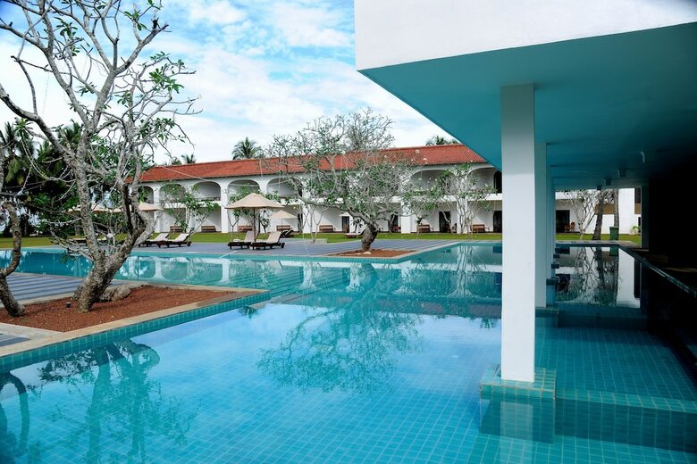 Hotel Heritance Ayurveda (all Meals + Ayurveda)