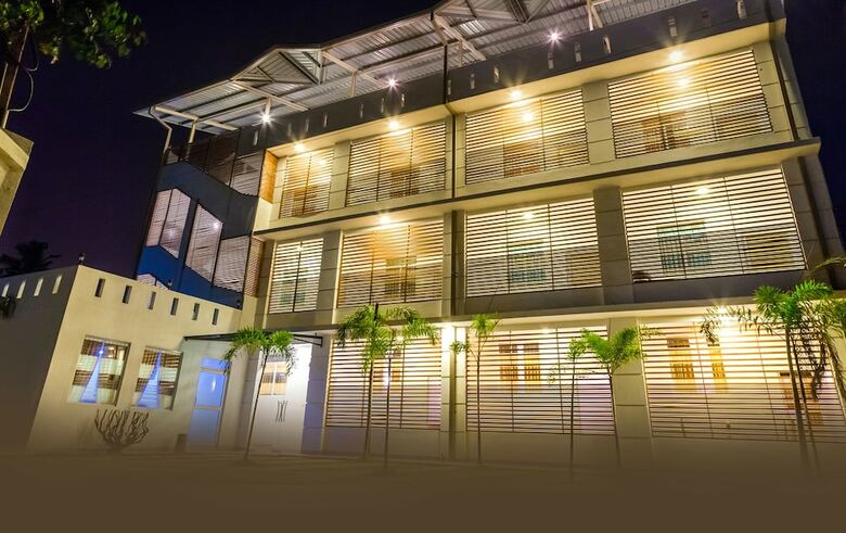 The Crown Plaza Airport Hotel