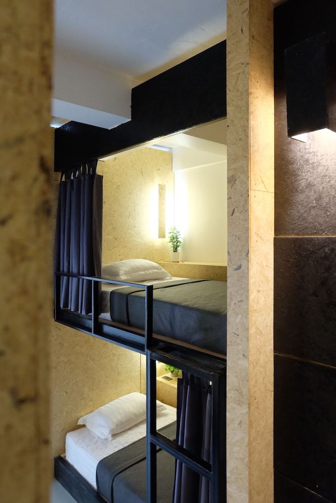 Hostal Hugger Hostel - Adults Only