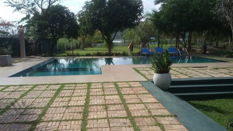 Hotel Nilambara Lake View