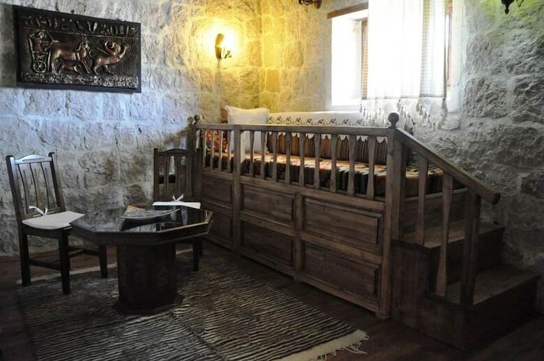 Hotel Aravan Evi