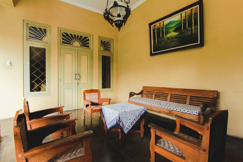Hostal Griya Batik Giri Sekar Homestay