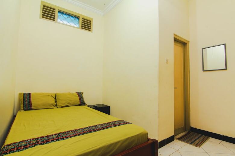 Hostal Griya Batik Giri Sekar Homestay