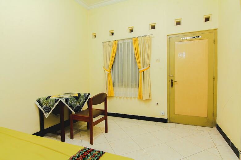 Hostal Griya Batik Giri Sekar Homestay