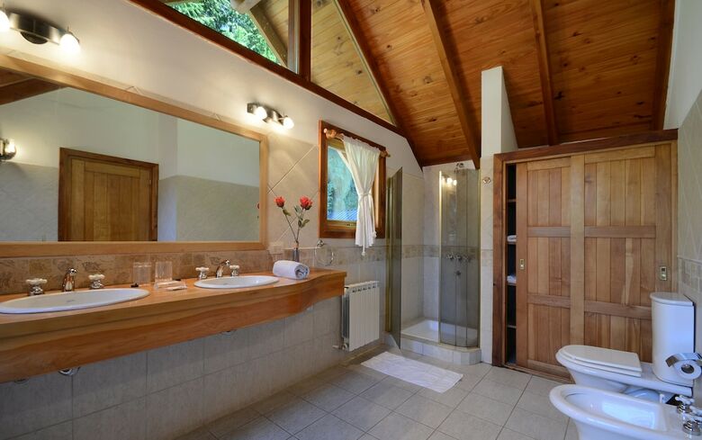 Amazing 4 Bedroom Chalet Villa Traful Vt1