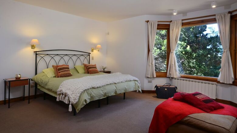 Amazing 4 Bedroom Chalet Villa Traful Vt1