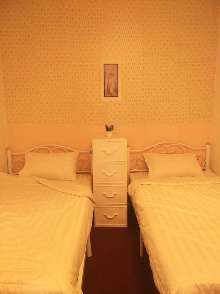 Hostal Take Me Home