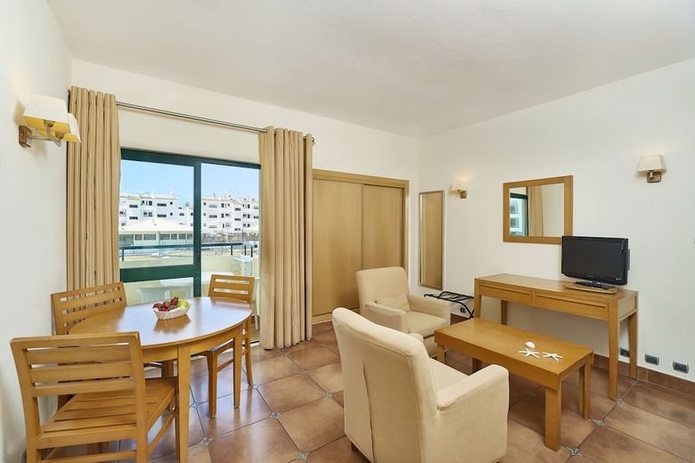Oceanus Aparthotel
