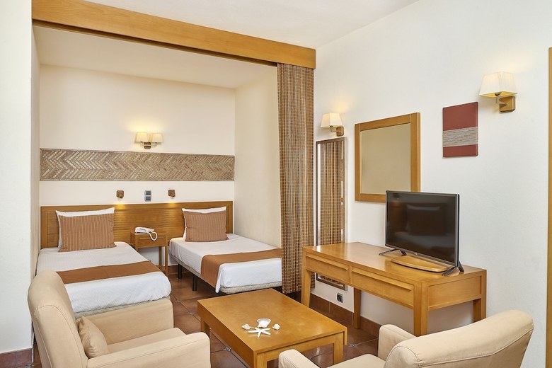 Oceanus Aparthotel