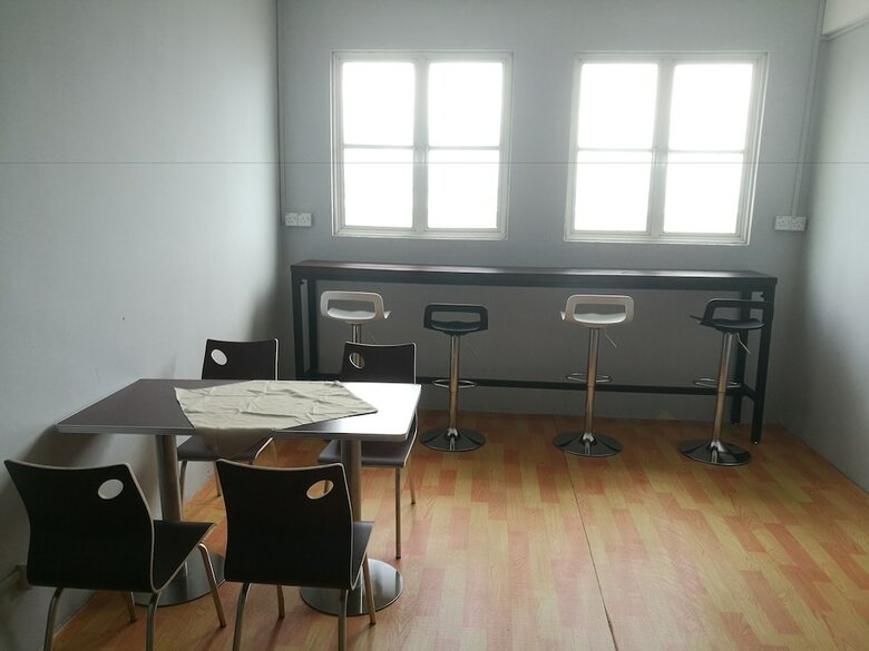 Hotel Oceanus Backpackers Hostel